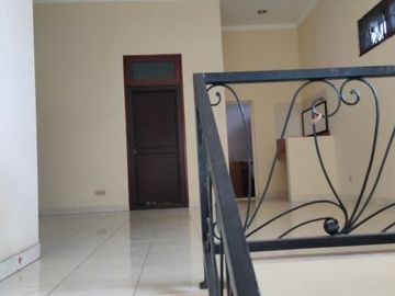 Disewakan Rumah Siap Huni Lokasi di Nginden Intan Barat, Surabaya