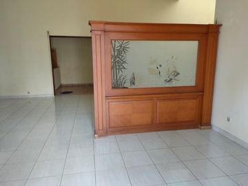 Disewakan Rumah Siap Huni Lokasi di Nginden Intan Barat, Surabaya