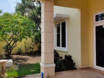 Disewakan Rumah Siap Huni Lokasi di Nginden Intan Barat, Surabaya