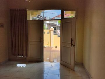 Disewakan Rumah Siap Huni Lokasi di Nginden Intan Barat, Surabaya