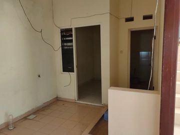 Disewakan Rumah Siap Huni Lokasi di Nginden Intan Barat, Surabaya