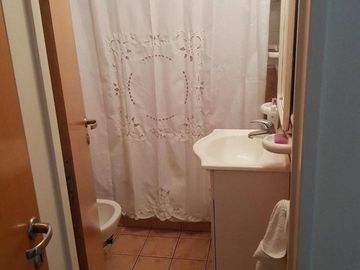 Excelente Semipiso 2 Ambientes con Balcon - COCHERA- Edificio con Pileta Alquilado