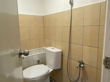 Disewakan unit Apartemen Green Pramuka 2br , Jakarta Pusat