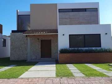 CASA EN VENTA EN TEQUISQUIAPAN