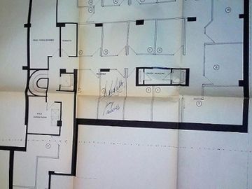 Excelente piso de 6 ambientes con dependencia, dos cocheras y baulera