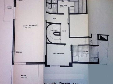 Excelente piso de 6 ambientes con dependencia, dos cocheras y baulera