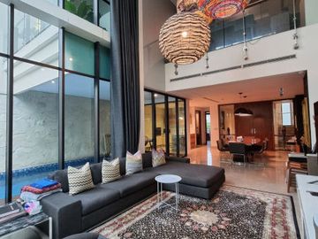 PREMIUM TOWNHOUSE at THE PAKUBUWONO HOUSE (FULLY FURNISHED)