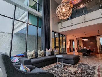 PREMIUM TOWNHOUSE at THE PAKUBUWONO HOUSE (FULLY FURNISHED)