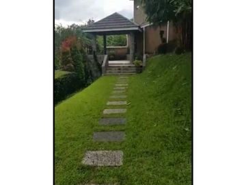 RUMAH CANTIK VILLA BANDUNG INDAH CILEUNYI: JARANG ADA!