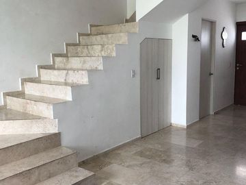 Se Vende Casa en Cañadas del Lago, 3 Niveles, Roof Garden, Cto Servicio, Jardín