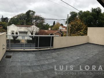 Departamento ubicado en esquina de Humberto Primo y Avenida Tomás Espora , a 100 metros de la estación.