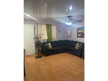 Se Vende Casa con cuarto de Alquiler en Las Mañanitas