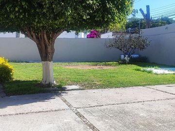 Jurica: Residencia en Venta, Gran Ubicación, Terreno 2,220 m2