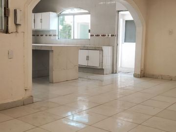 Jurica: Residencia en Venta, Gran Ubicación, Terreno 2,220 m2