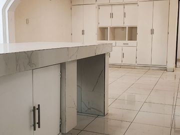 Jurica: Residencia en Venta, Gran Ubicación, Terreno 2,220 m2