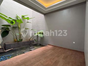Jual Cepat Rumah Hoek Baru Bangun Mandiri The Icon Cosmo BSD City Tangerang