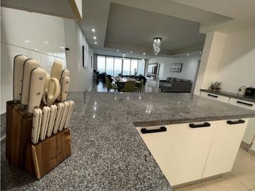 APARTAMENTO EN AVENIDA BALBOA PH WATERS ON THE BAY AMOBLADO 269M2