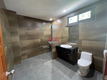 ขาย - บ้านเดี่ยว พร้อมอาคารสำนักงาน 5 ชั้น รีโนเวทใหม่ ซอยบางนาตราด 14 (บางนา กม.2) เนื้อที่ 143 ตรว
