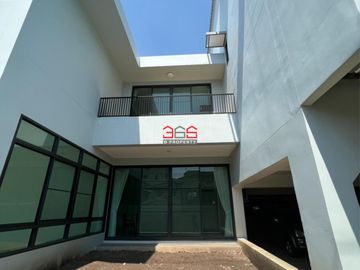 ขาย - บ้านเดี่ยว พร้อมอาคารสำนักงาน 5 ชั้น รีโนเวทใหม่ ซอยบางนาตราด 14 (บางนา กม.2) เนื้อที่ 143 ตรว