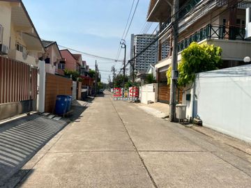 ขาย - บ้านเดี่ยว พร้อมอาคารสำนักงาน 5 ชั้น รีโนเวทใหม่ ซอยบางนาตราด 14 (บางนา กม.2) เนื้อที่ 143 ตรว