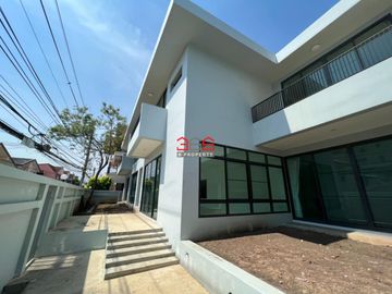 ขาย - บ้านเดี่ยว พร้อมอาคารสำนักงาน 5 ชั้น รีโนเวทใหม่ ซอยบางนาตราด 14 (บางนา กม.2) เนื้อที่ 143 ตรว