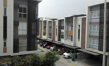 4BR TownHouse near Tomas morato,Quezon ave,ABS CBN, Timog ave, Capitol Med., SanJuan,,Banawe,New Manila, Fisher Mall