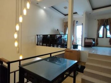 Rumah 2 lantai bebas banjir di Pondok Pekayon Indah Bekasi
