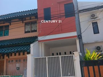 Dijual Rumah Mungil 2 Lantai Di Matraman Menteng Jakarta Pusat
