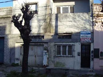 Casa PH en venta en Avellaneda Este