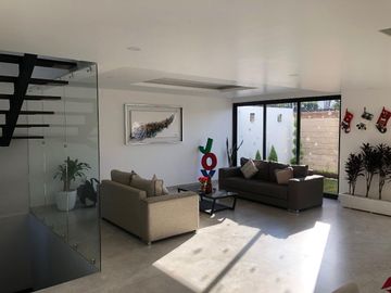Casa en venta en Lomas de Agelópolis II, Zona Azul!