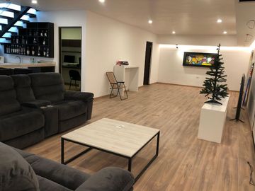 Casa en venta en Lomas de Agelópolis II, Zona Azul!
