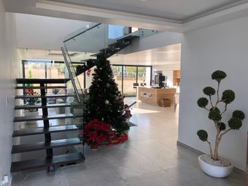 Casa en venta en Lomas de Agelópolis II, Zona Azul!
