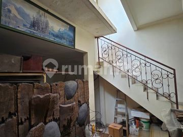 Jual Cepat Rumah Indah Lingkungan Asri Lokasi Strategis di Kebayoran Lama, Jakarta Selatan