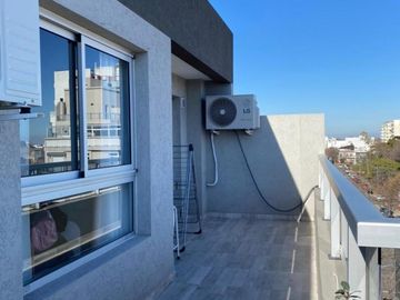 3 AMBIENTES CON 2 COCHERAS CUBIERTAS , CON BALCON ATERRAZADO AL FRENTE 75 M2 MAS BALCON