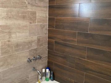 3 AMBIENTES CON 2 COCHERAS CUBIERTAS , CON BALCON ATERRAZADO AL FRENTE 75 M2 MAS BALCON