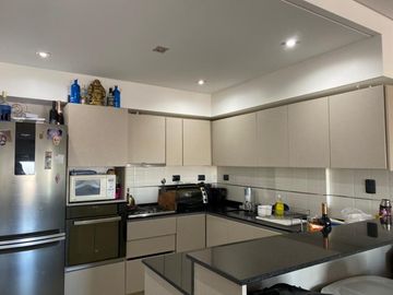 3 AMBIENTES CON 2 COCHERAS CUBIERTAS , CON BALCON ATERRAZADO AL FRENTE 75 M2 MAS BALCON