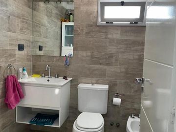 3 AMBIENTES CON 2 COCHERAS CUBIERTAS , CON BALCON ATERRAZADO AL FRENTE 75 M2 MAS BALCON