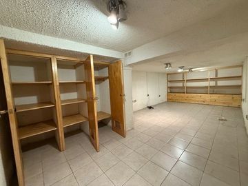 Oficina en arriendo en Providencia. 4 privados y subterráneo