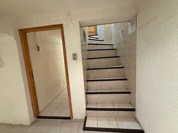 Oficina en arriendo en Providencia. 4 privados y subterráneo