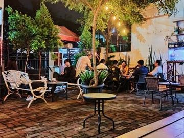 Rumah DiJual Bonus Cafe Dan Salon Kecantikan Di Tomang Jak Bar