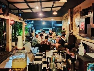 Rumah DiJual Bonus Cafe Dan Salon Kecantikan Di Tomang Jak Bar