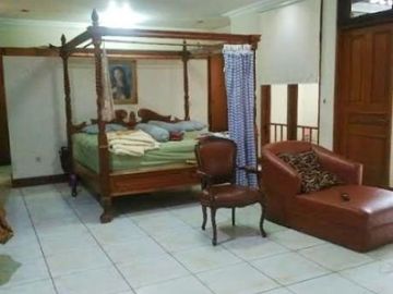 Rumah DiJual Bonus Cafe Dan Salon Kecantikan Di Tomang Jak Bar