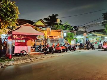 Rumah DiJual Bonus Cafe Dan Salon Kecantikan Di Tomang Jak Bar