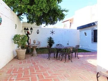 Villa Satélite, Casa En Venta De Gran Terreno, Céntrica, Hermosillo