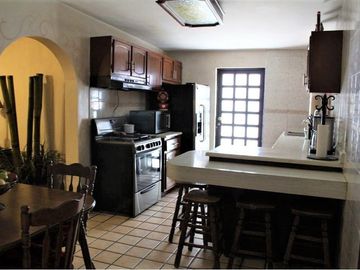 Villa Satélite, Casa En Venta De Gran Terreno, Céntrica, Hermosillo
