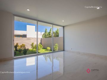 Casa de Lujo en Venta en Coto Colinas de San Javier
