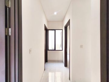 Rumah 2 Lantai SHM 13 Mnt ke Terminal Pasar Kemis Hadap Utara J-47501