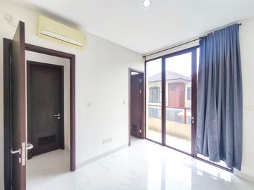 Rumah 2 Lantai SHM 13 Mnt ke Terminal Pasar Kemis Hadap Utara J-47501