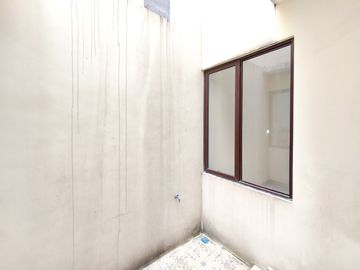 Rumah 2 Lantai SHM 13 Mnt ke Terminal Pasar Kemis Hadap Utara J-47501