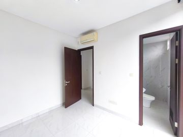 Rumah 2 Lantai SHM 13 Mnt ke Terminal Pasar Kemis Hadap Utara J-47501